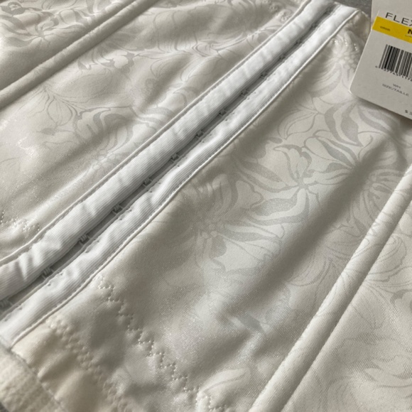 NWT Flexees by Maidenform Shapewear Firm Control Wist Nipper. - Picture 8 of 11